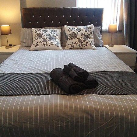 St. James Street Townhouse Belfast Bagian luar foto