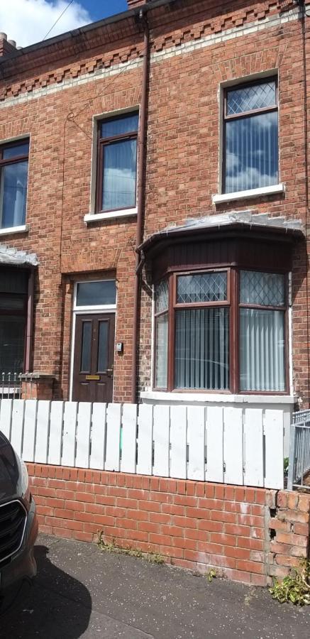 St. James Street Townhouse Belfast Bagian luar foto